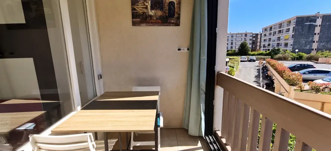 Luminous Studio With Balcony, Pool & Parking