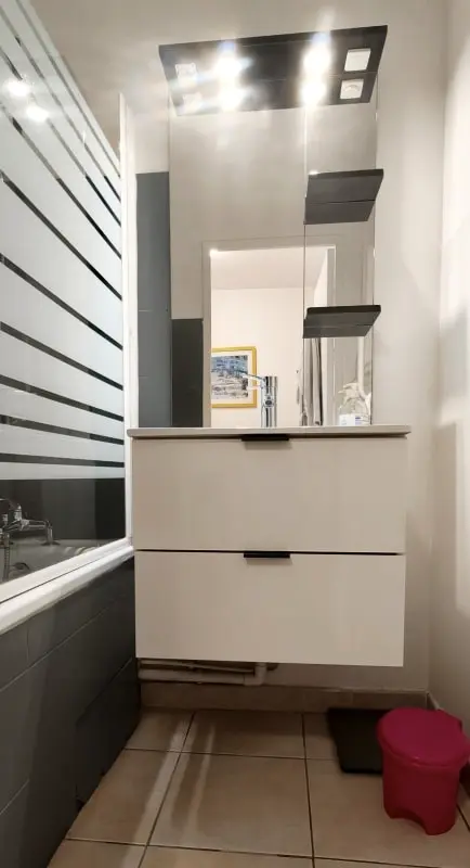 Luminous Studio With Balcony, Pool & Parking