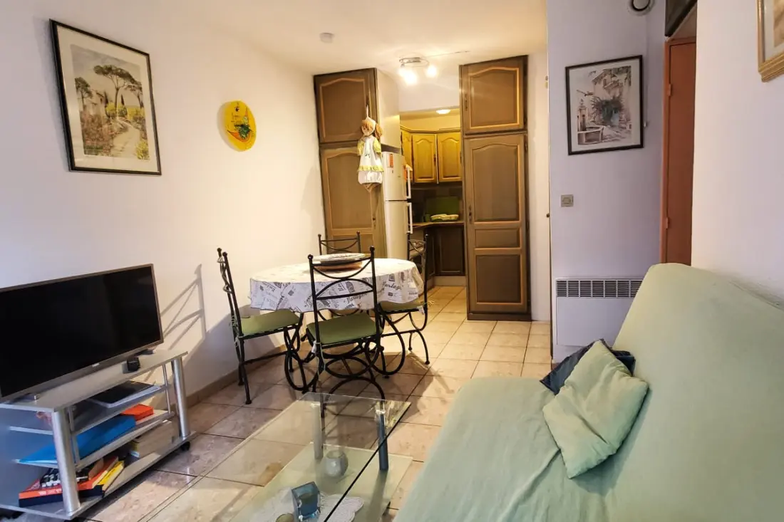 Apartment Right in the Center With Swimming Pool