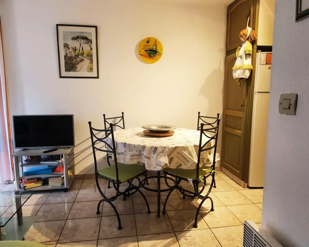 Apartment Right in the Center With Swimming Pool