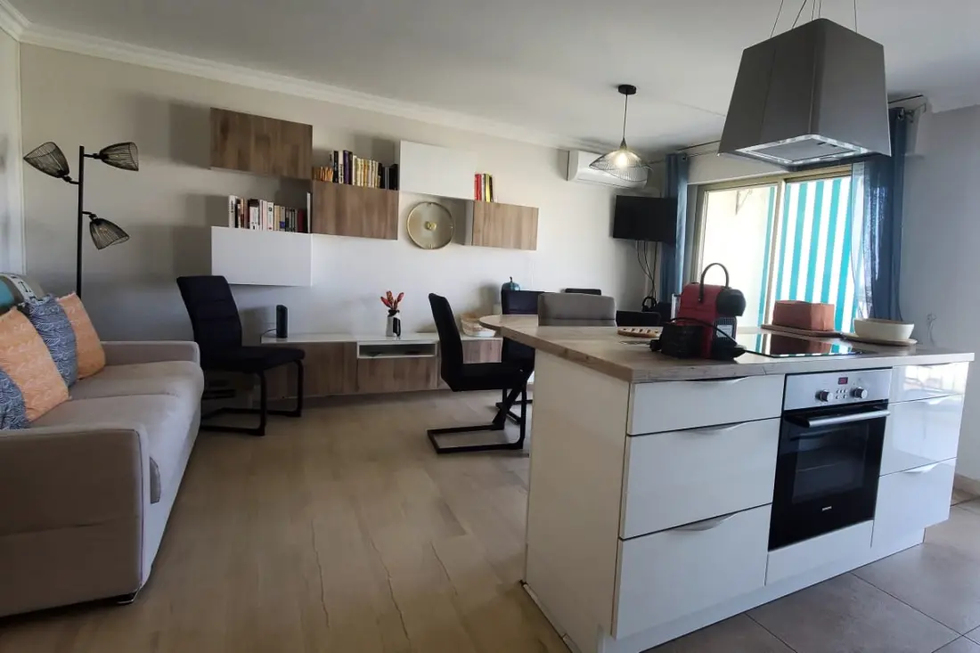 Luminous Apartment - Degaged View
