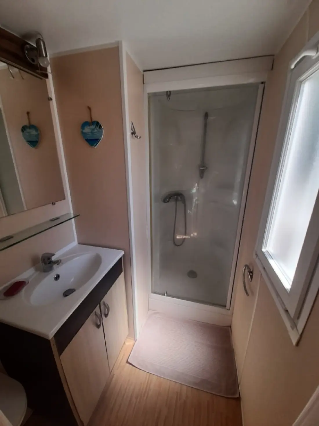 Chalet tágas a berendezett teraszon