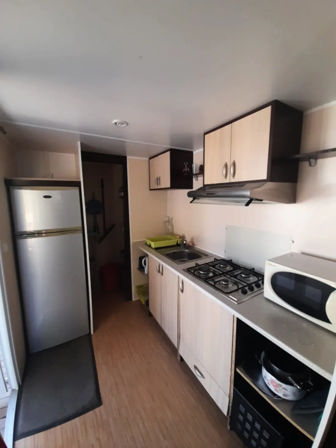 Chalet tágas a berendezett teraszon