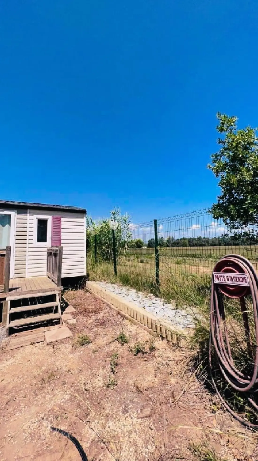 Chalet tágas a berendezett teraszon