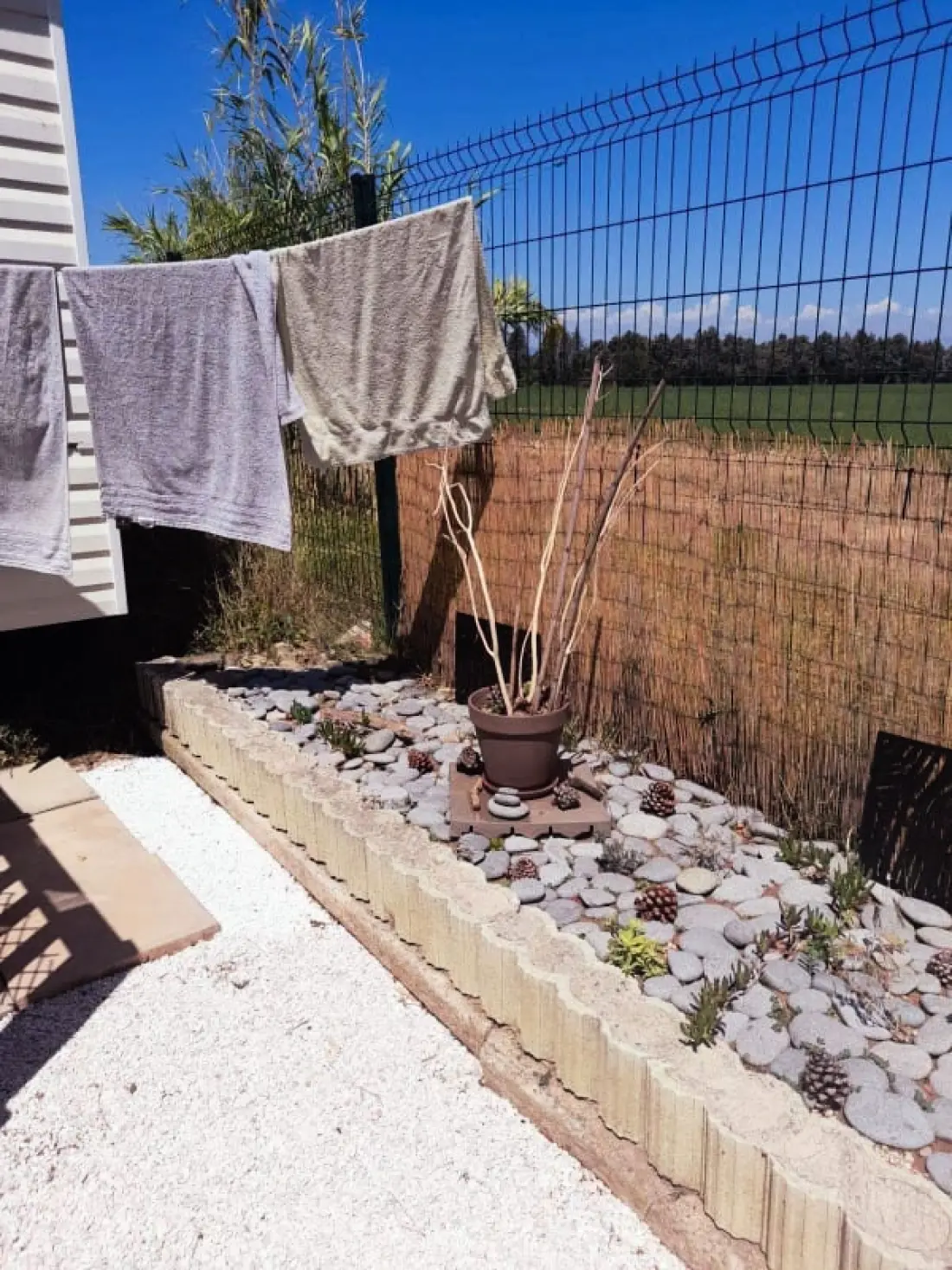 Chalet tágas a berendezett teraszon