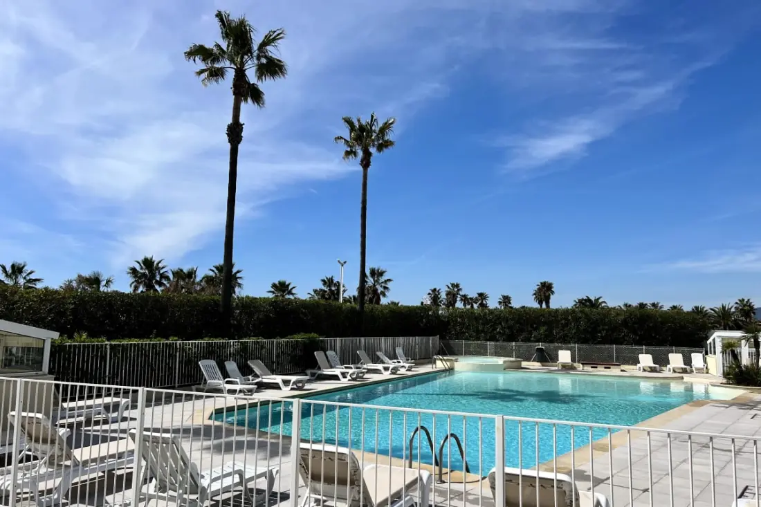 Nice Studio with Terrace Located in Port Fréjus.