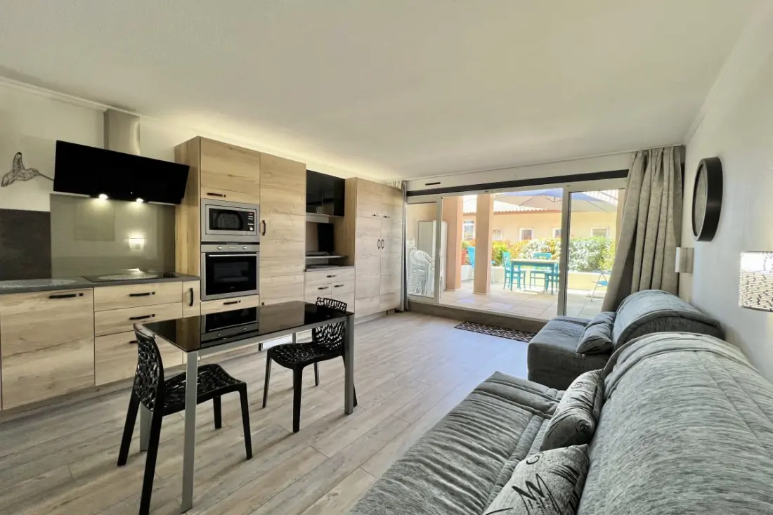Nice Studio with Terrace Located in Port Fréjus.