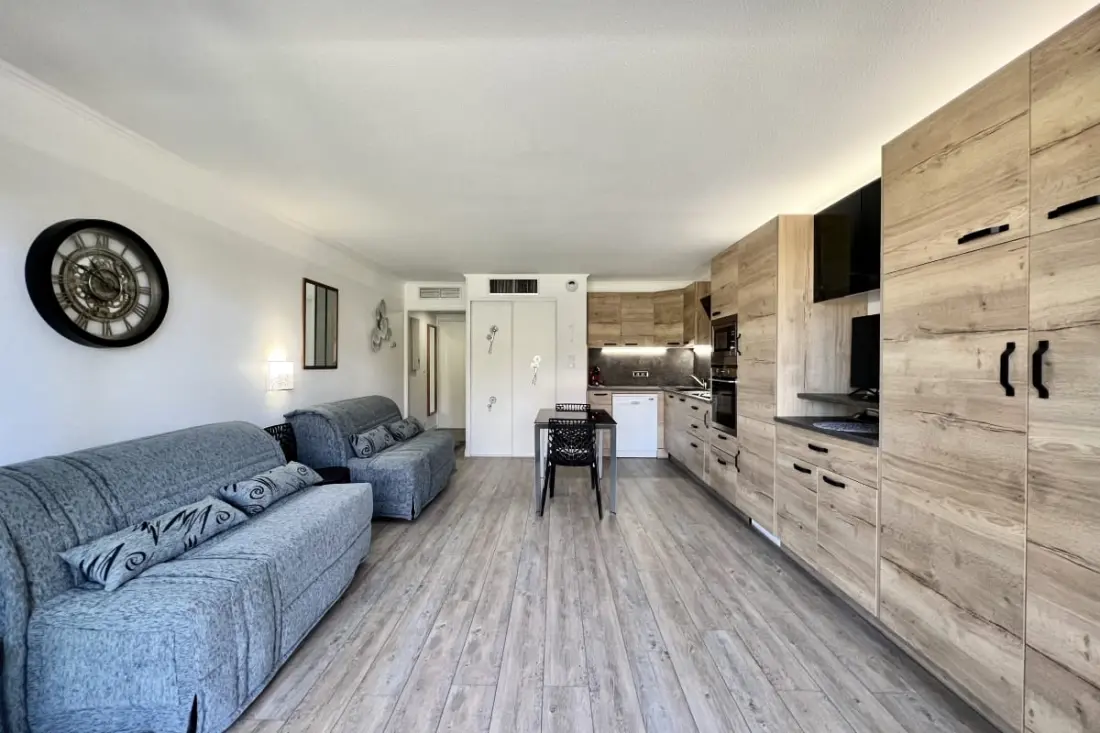 Nice Studio with Terrace Located in Port Fréjus.