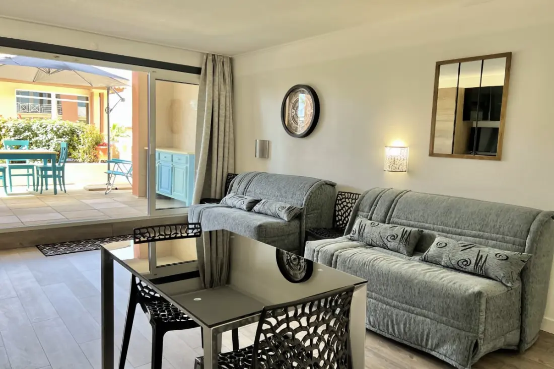 Nice Studio with Terrace Located in Port Fréjus.
