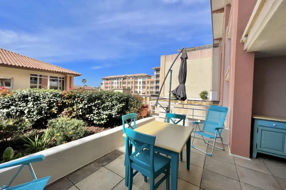 Nice Studio with Terrace Located in Port Fréjus.