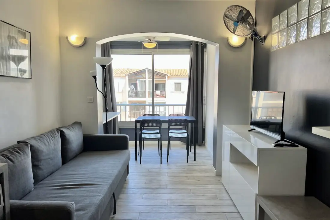Bright 26 M2 with Swimming pool and tennis in Fréjus