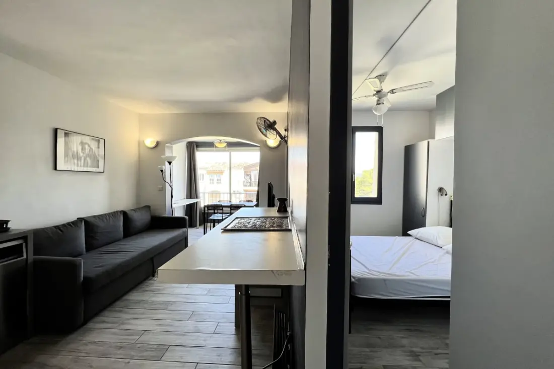 Bright 26 M2 with Swimming pool and tennis in Fréjus