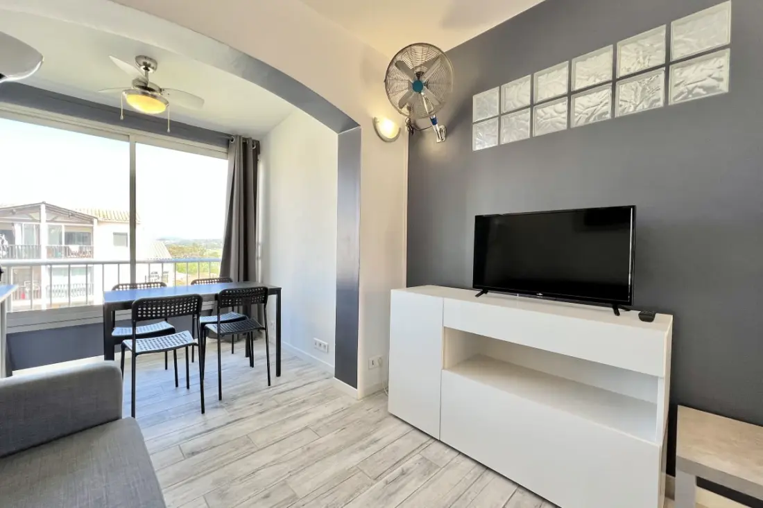 Bright 26 M2 with Swimming pool and tennis in Fréjus