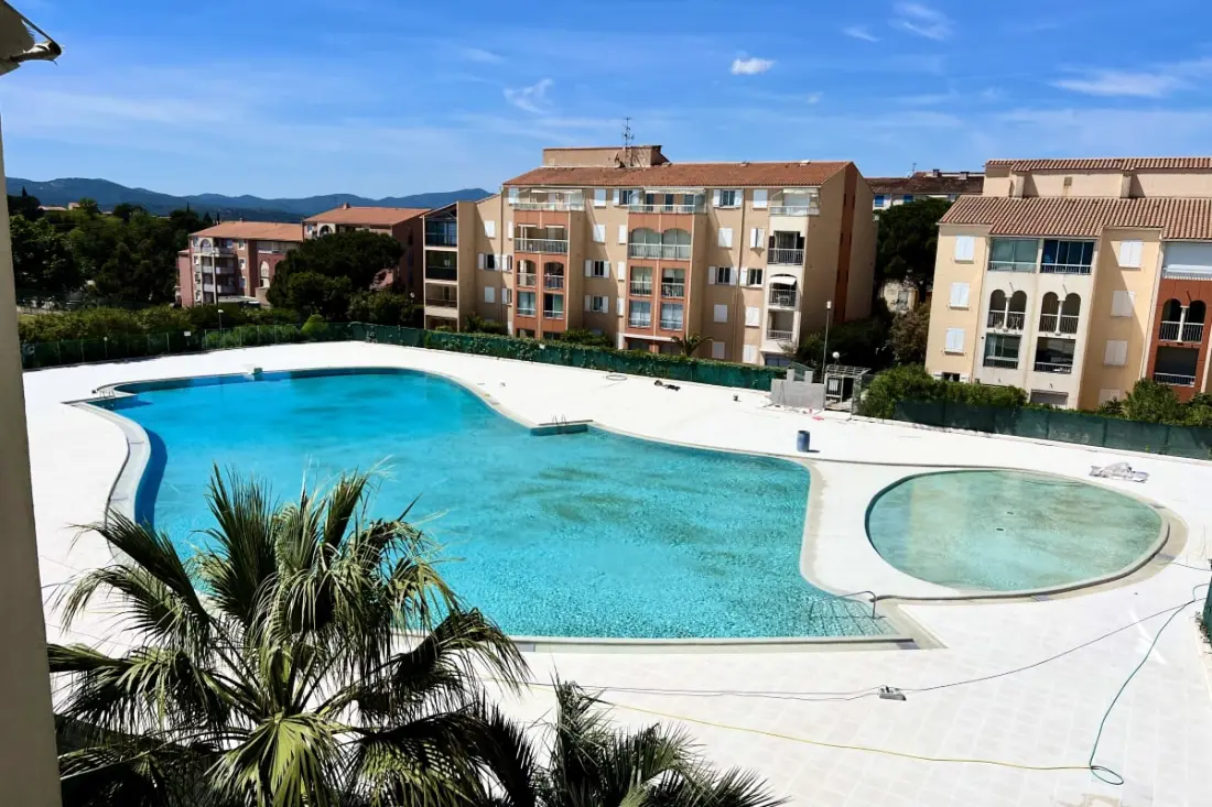 Bright 26 M2 with Swimming pool and tennis in Fréjus