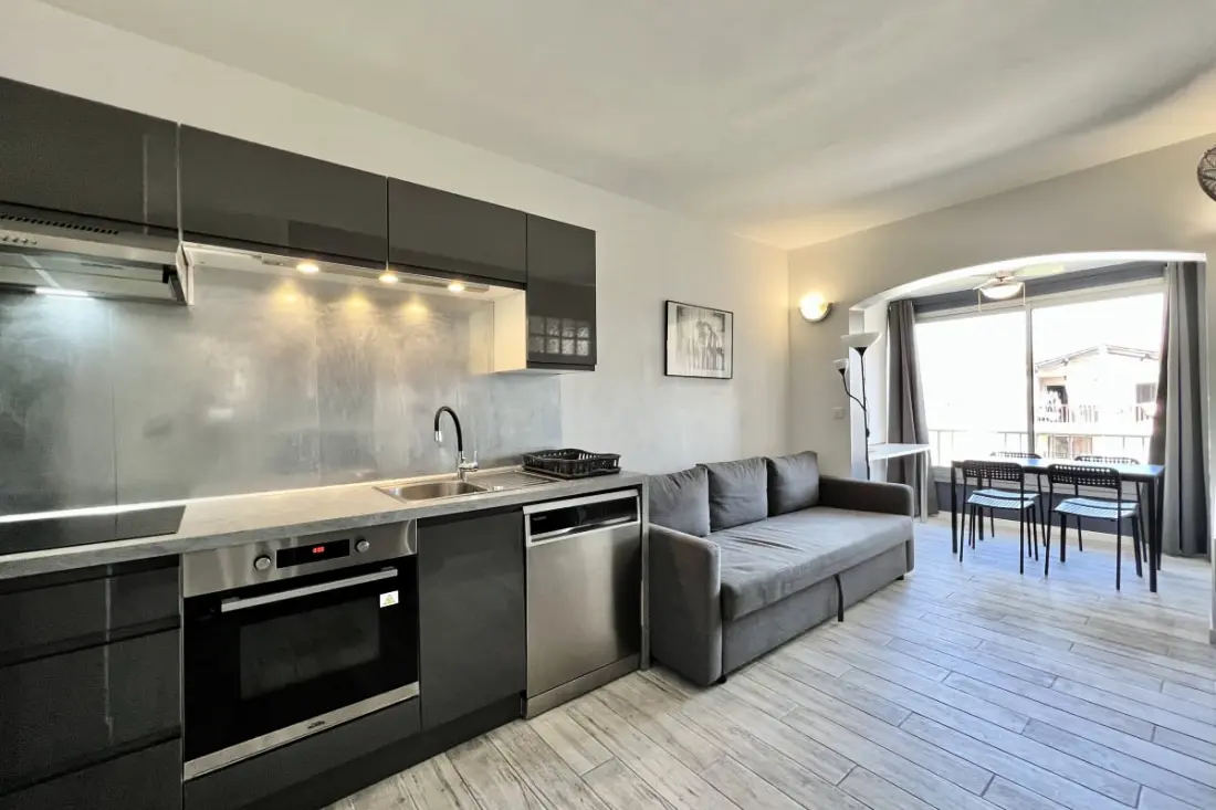 Bright 26 M2 with Swimming pool and tennis in Fréjus
