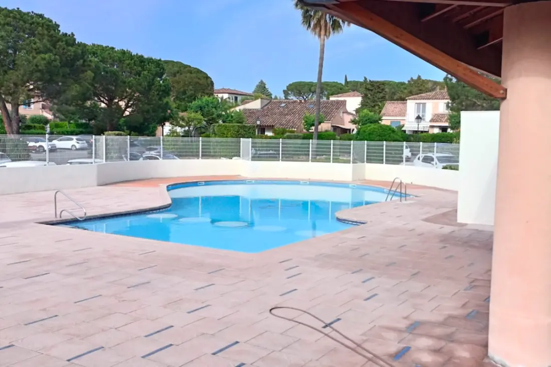 Háziállat kerttel - Residence With Pool