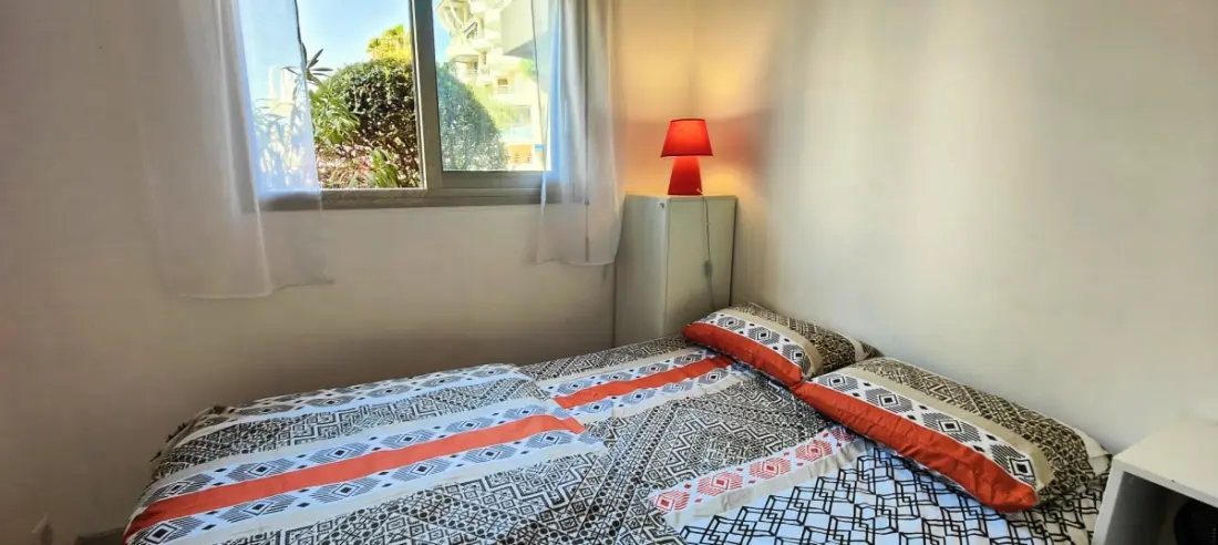 Gyönyörű csendes és fényes lakás 32 m2