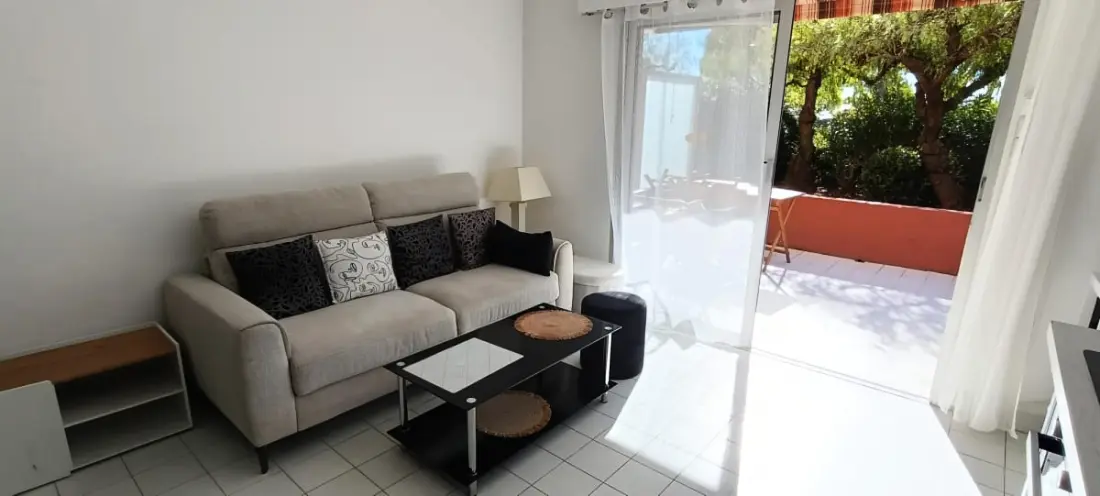 Gyönyörű csendes és fényes lakás 32 m2