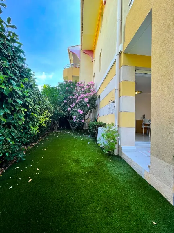Kiváló apartman kerttel, közel a tengerhez