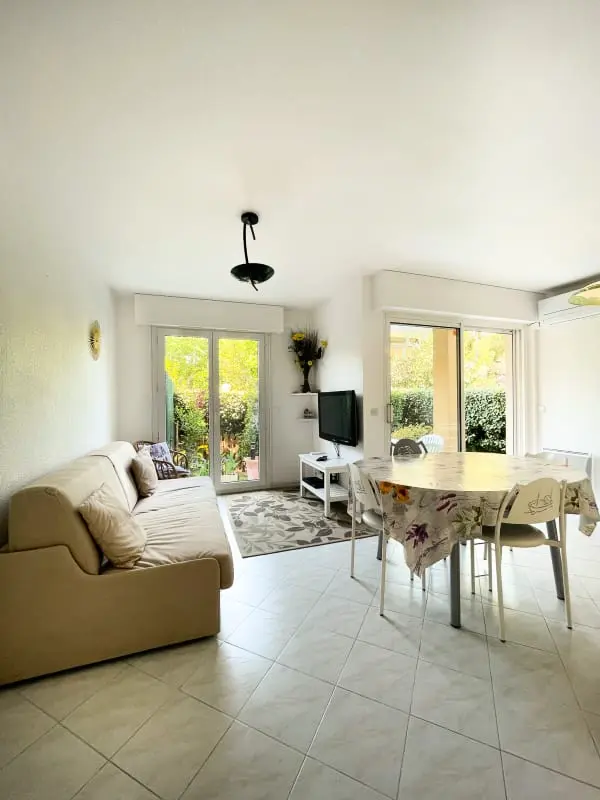 Kiváló apartman kerttel, közel a tengerhez