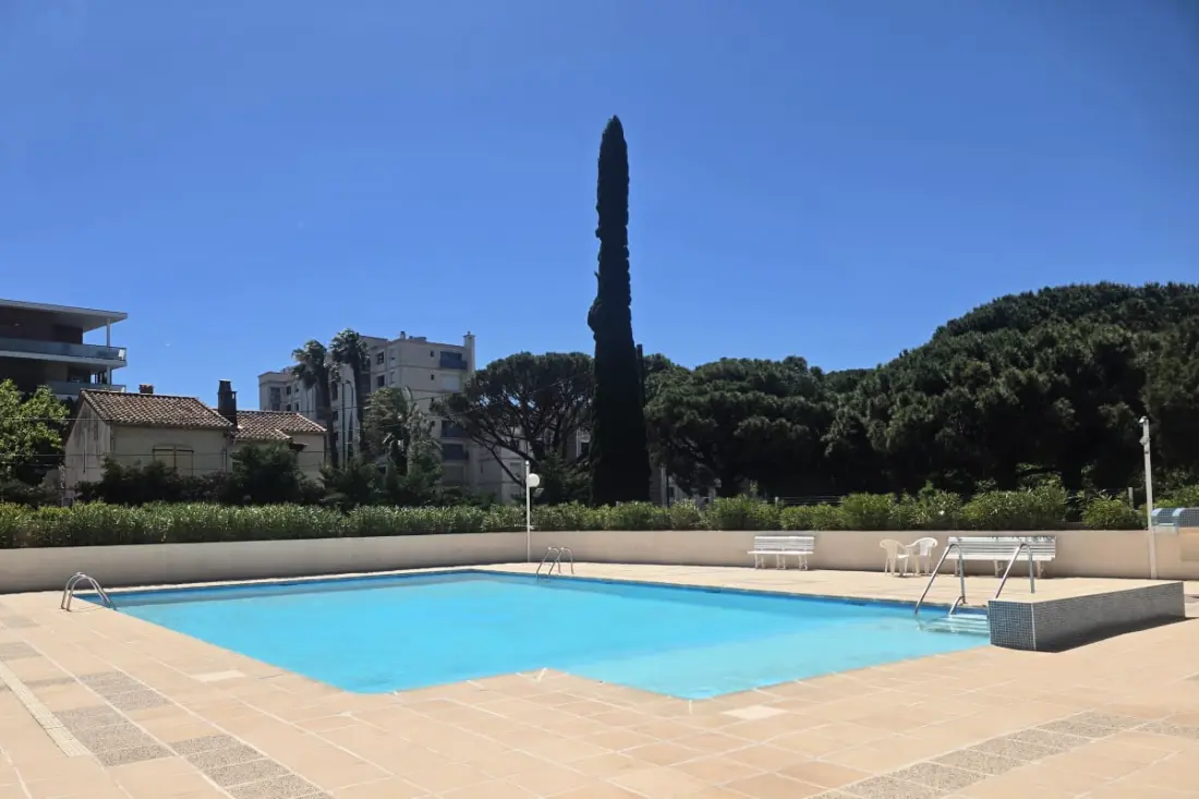 Studio 4 people with pool at 350 M Beach