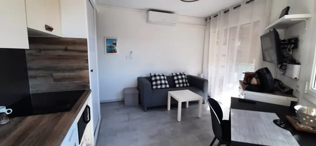 Bright Studio 300m From The Beach With Balcony