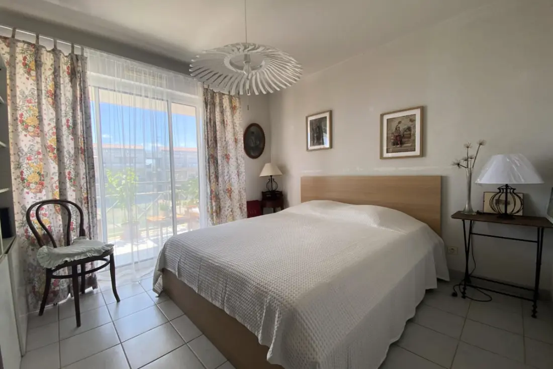 845 ezer színes békeharbour