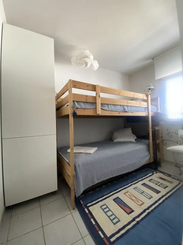 845 ezer színes békeharbour