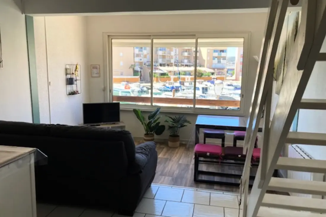 Duplex apartman a kikötőre néző 50 m-re a strandoktól