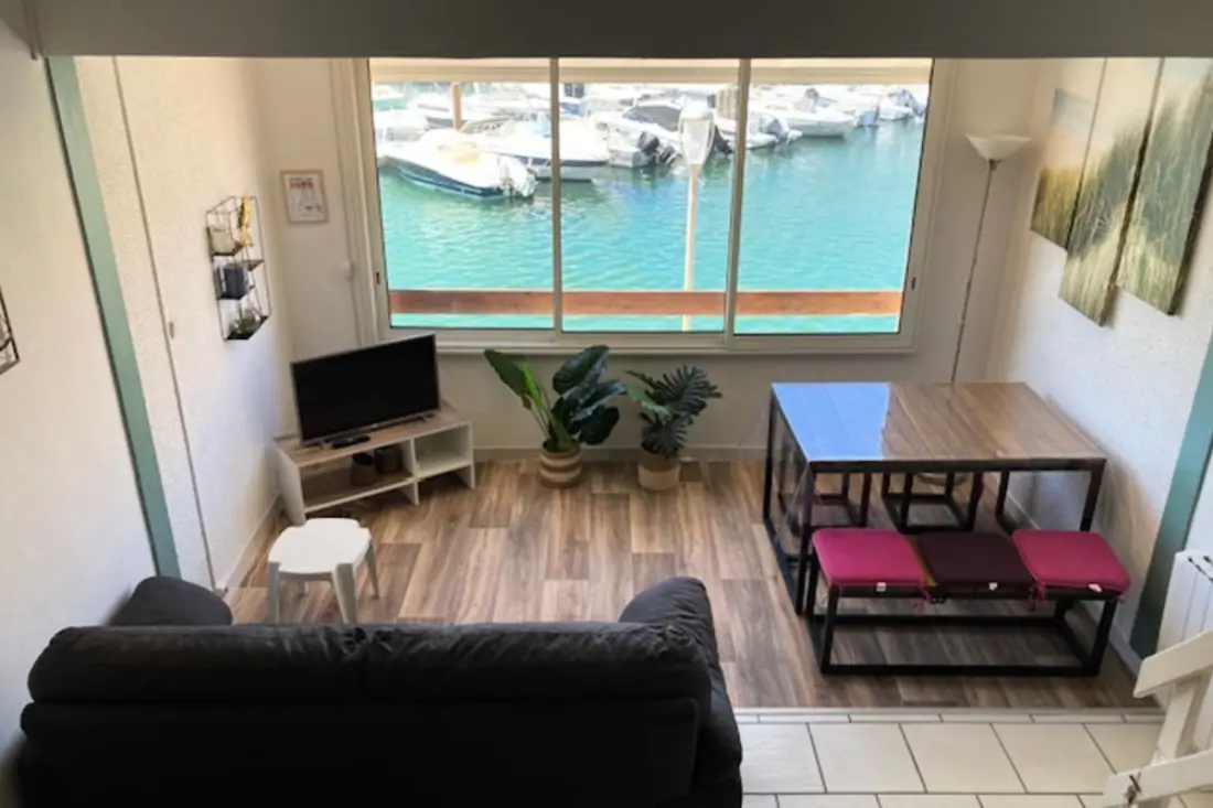 Duplex apartman a kikötőre néző 50 m-re a strandoktól