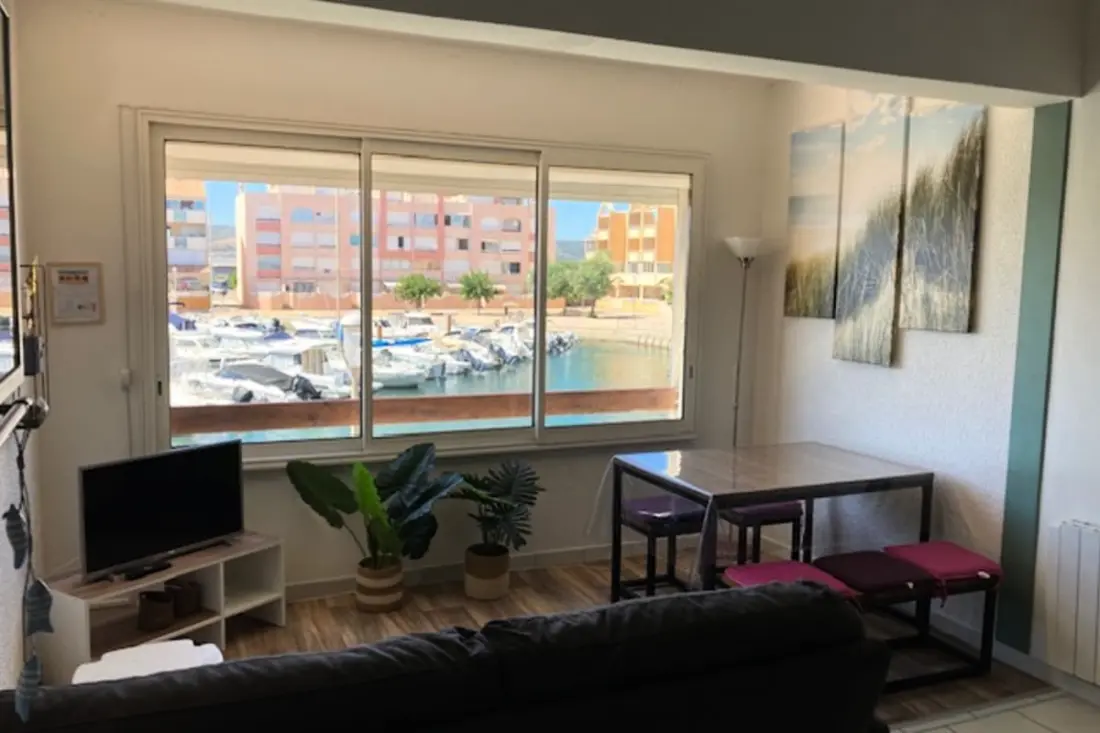 Duplex apartman a kikötőre néző 50 m-re a strandoktól
