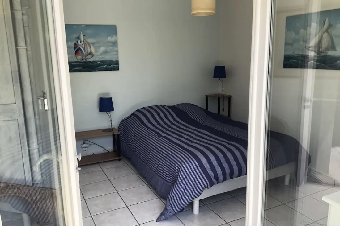 Család a tenger mellett