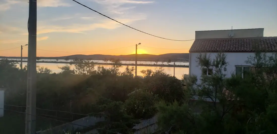 Család a tenger mellett