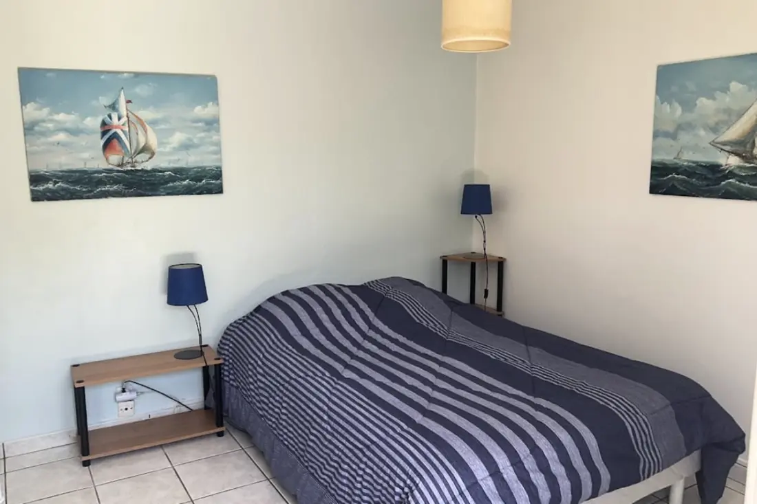 Család a tenger mellett