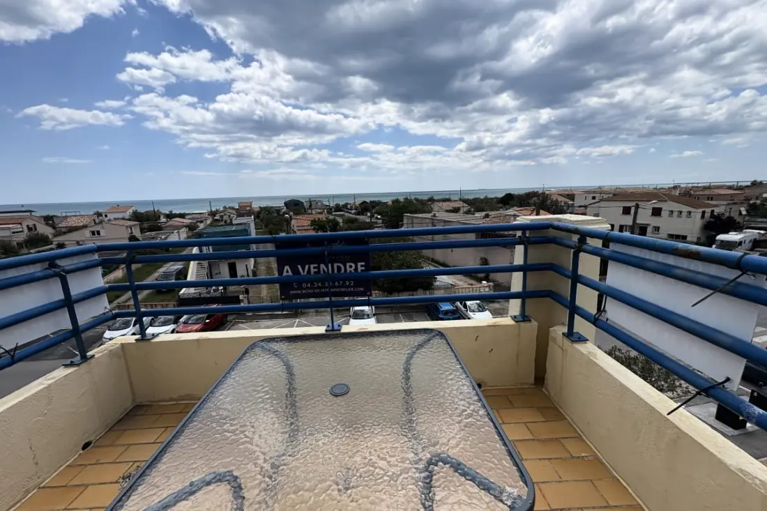 180 ° Panoramikus Terrace Sea és Pond View