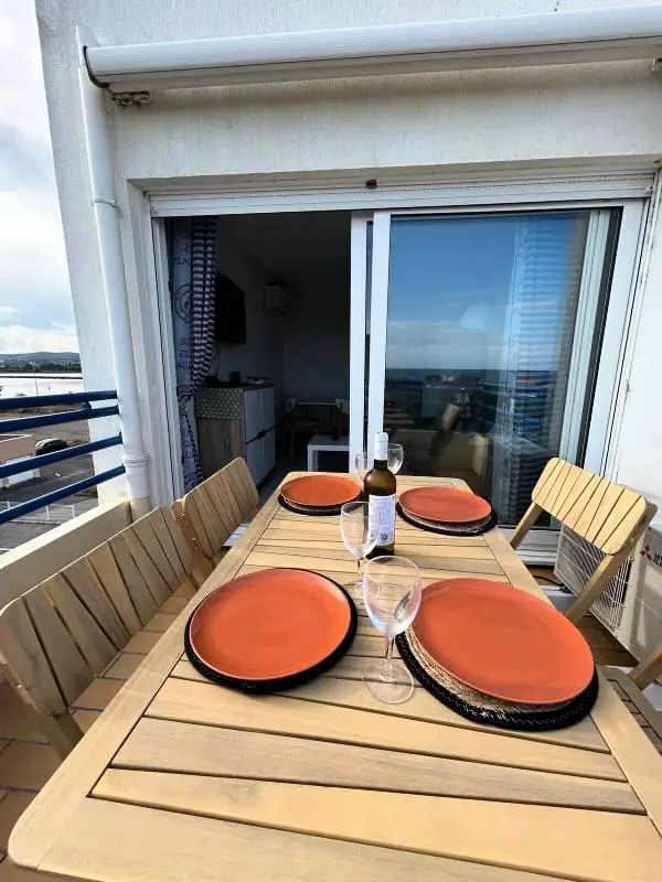 180 ° Panoramikus Terrace Sea és Pond View