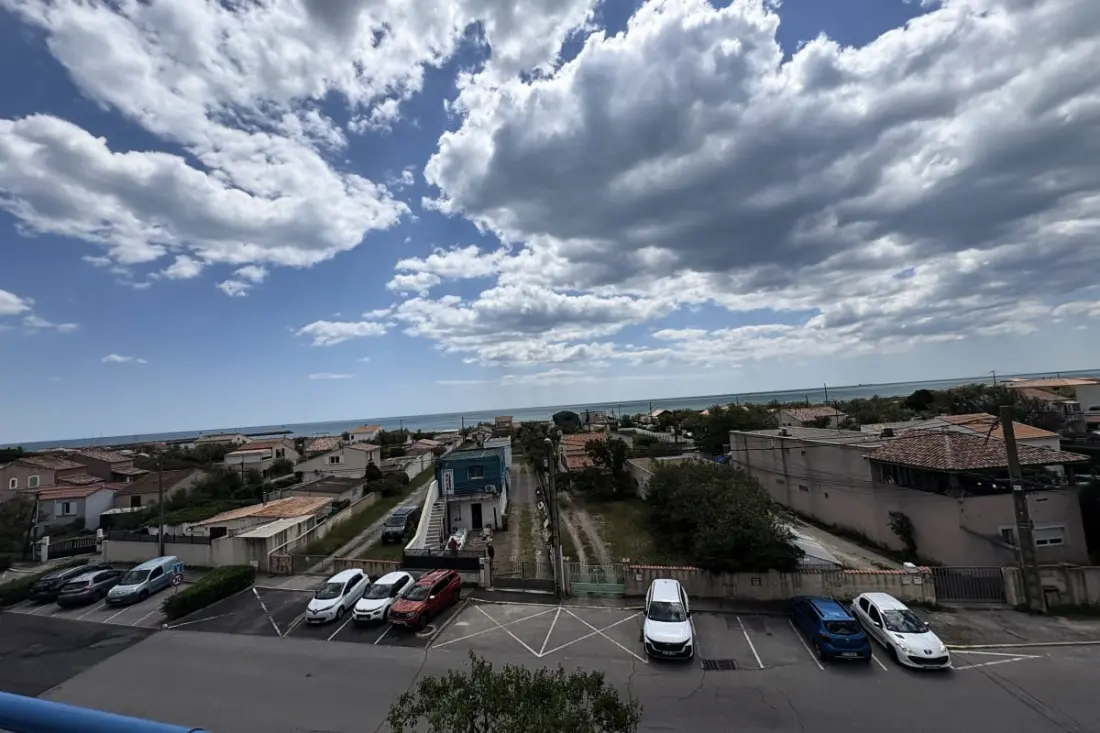 180 ° Panoramikus Terrace Sea és Pond View