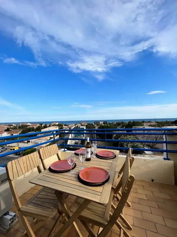 180 ° Panoramikus Terrace Sea és Pond View