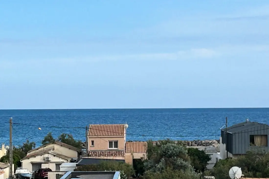 180 ° Panoramikus Terrace Sea és Pond View