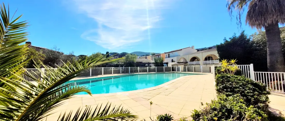 Nice Mazet En Duplex bij de ingang De Saint-tropez