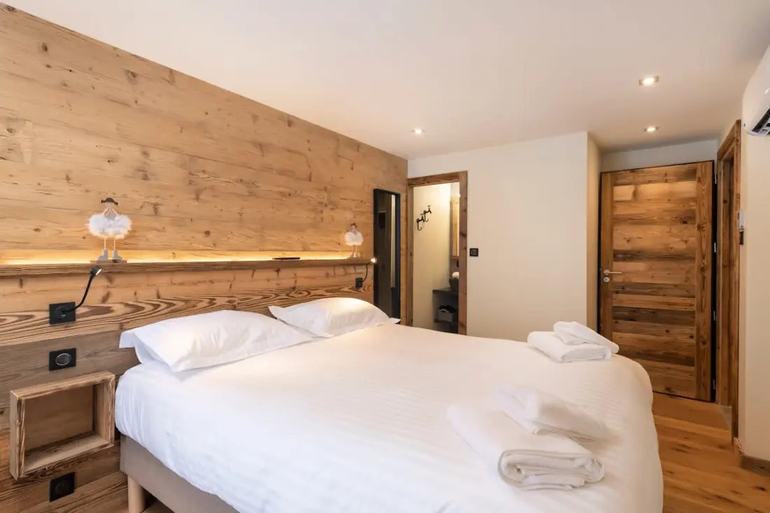Villamos Hó kabát, 14 pers., Int. Swimming pool, Spa, Sauna & Lake nézet