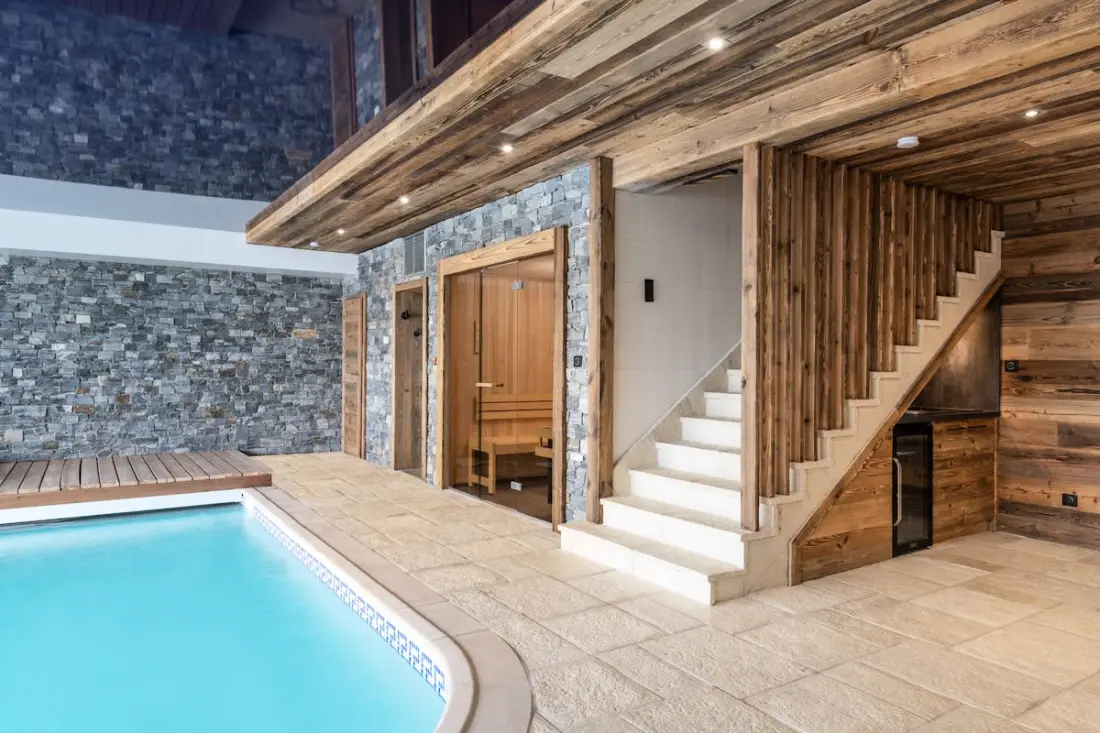 Villamos Hó kabát, 14 pers., Int. Swimming pool, Spa, Sauna & Lake nézet