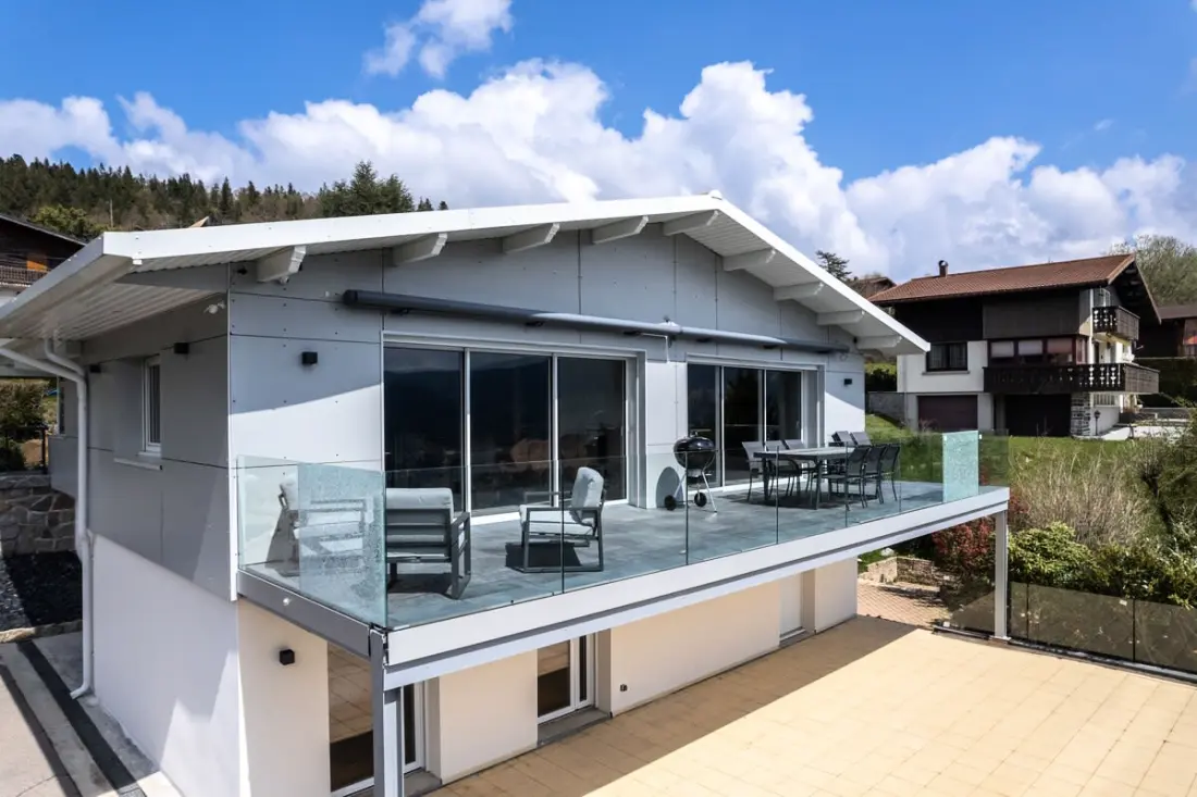 Villamos Hó kabát, 14 pers., Int. Swimming pool, Spa, Sauna & Lake nézet