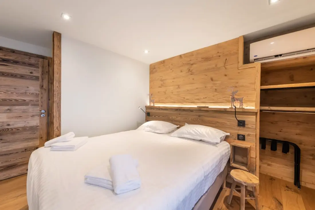 Villamos Hó kabát, 14 pers., Int. Swimming pool, Spa, Sauna & Lake nézet