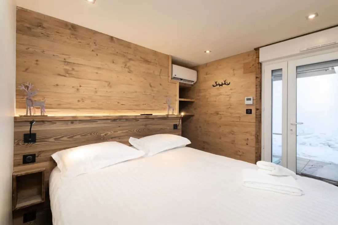 Villamos Hó kabát, 14 pers., Int. Swimming pool, Spa, Sauna & Lake nézet