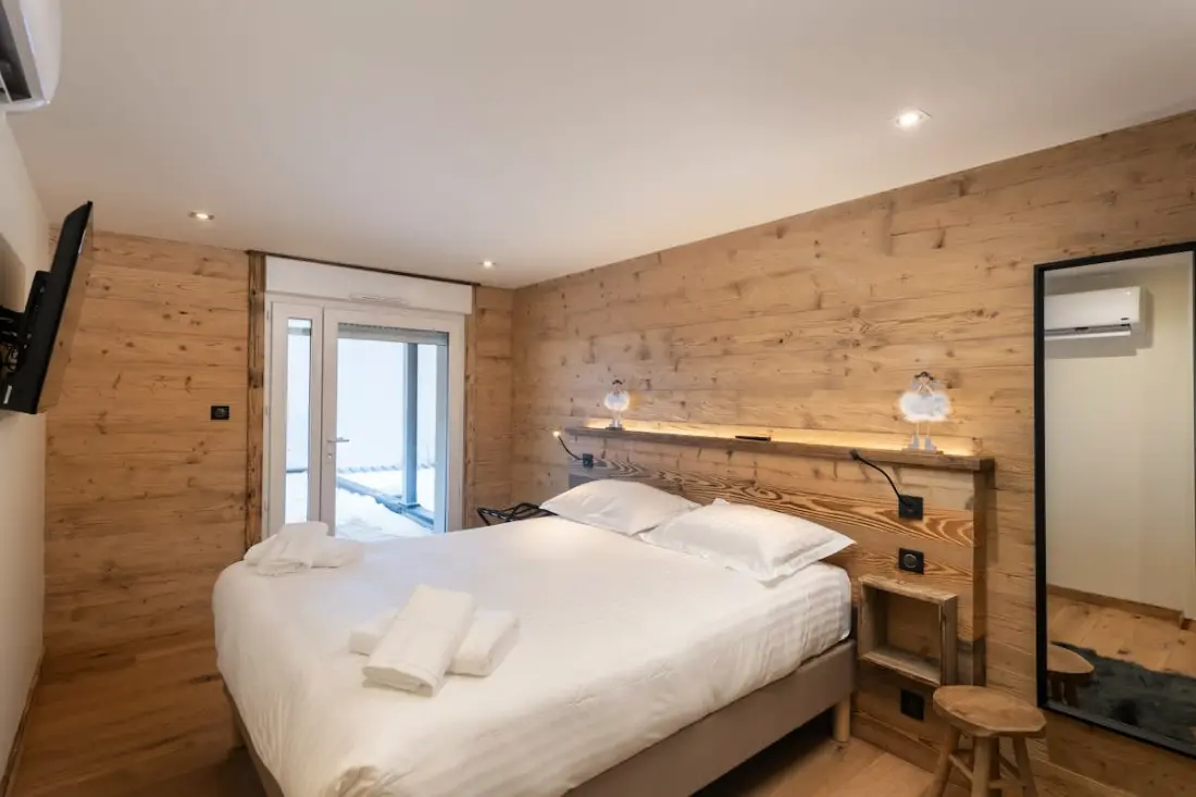 Villamos Hó kabát, 14 pers., Int. Swimming pool, Spa, Sauna & Lake nézet