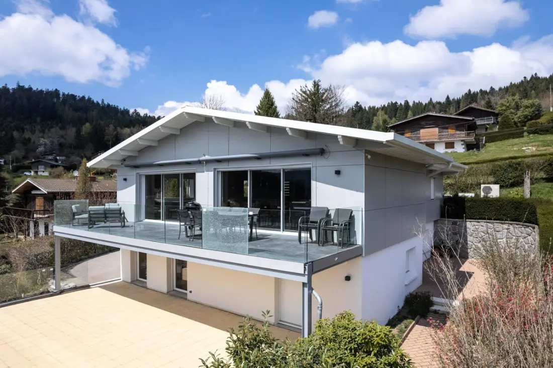 Villamos Hó kabát, 14 pers., Int. Swimming pool, Spa, Sauna & Lake nézet