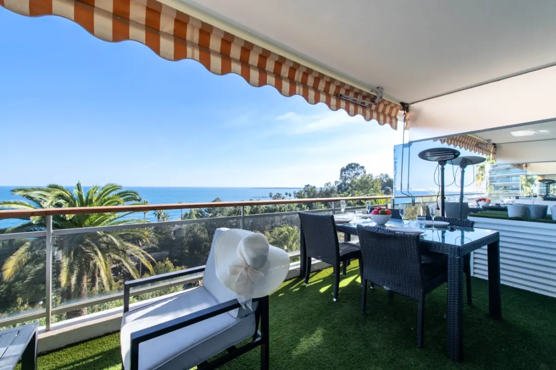 Residence Apartment mit Terrasse, Pool & Strand Zugang