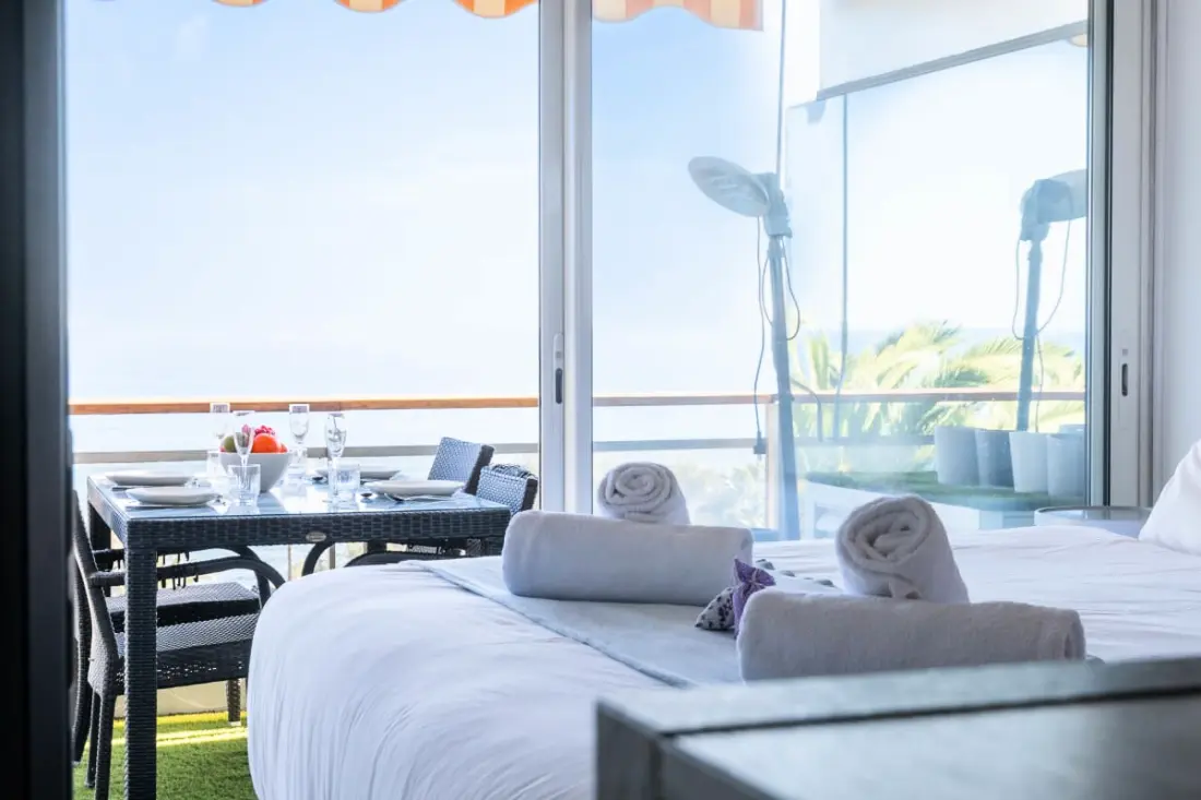 Residence Apartment mit Terrasse, Pool & Strand Zugang