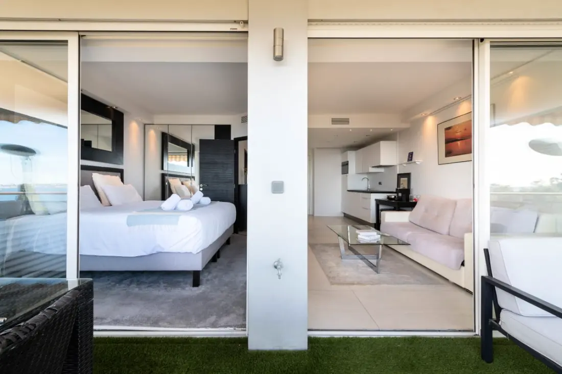 Residence Apartment mit Terrasse, Pool & Strand Zugang